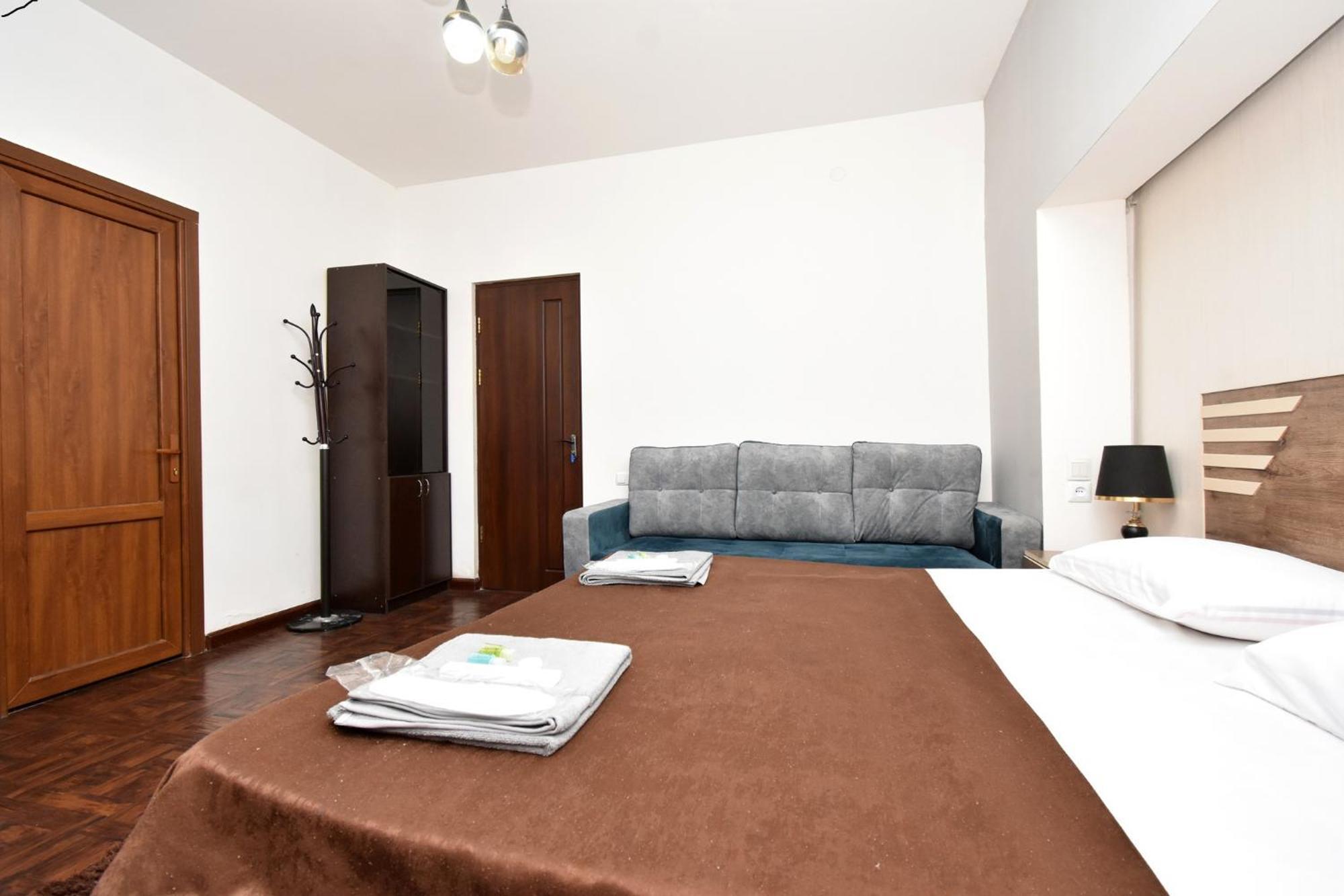 A&S Hotel Erévan Extérieur photo
